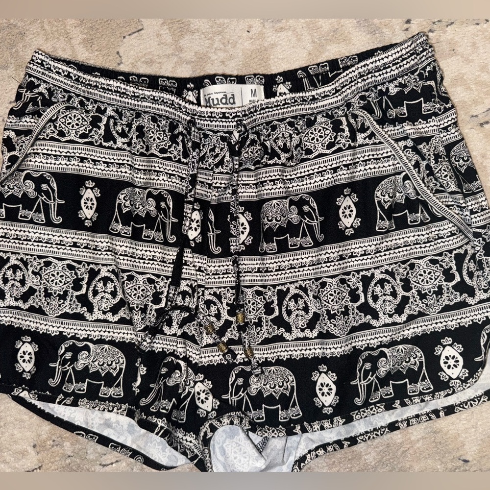 Mudd Black and White Elephant Print casual Shorts